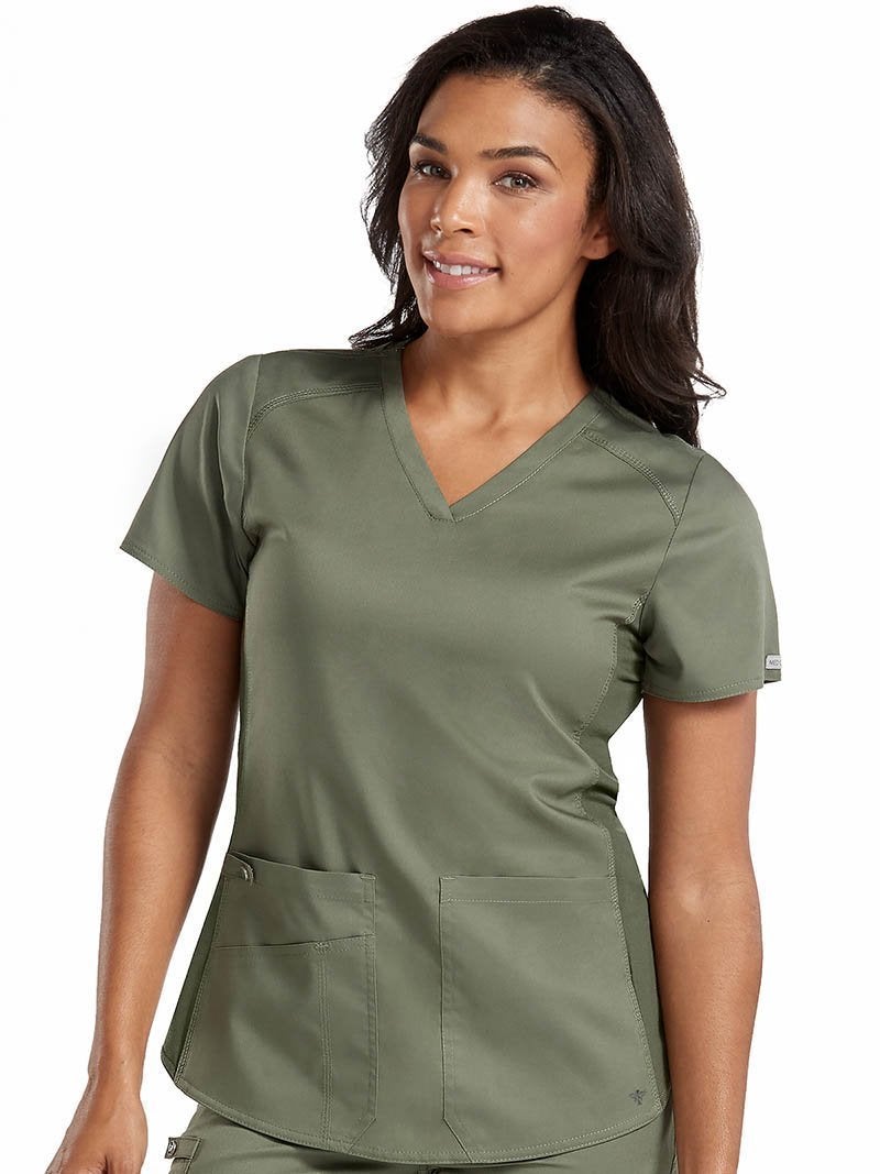 Med Couture 7459 V-NECK SHIRTTAIL TOP (Size: 2X-5X)