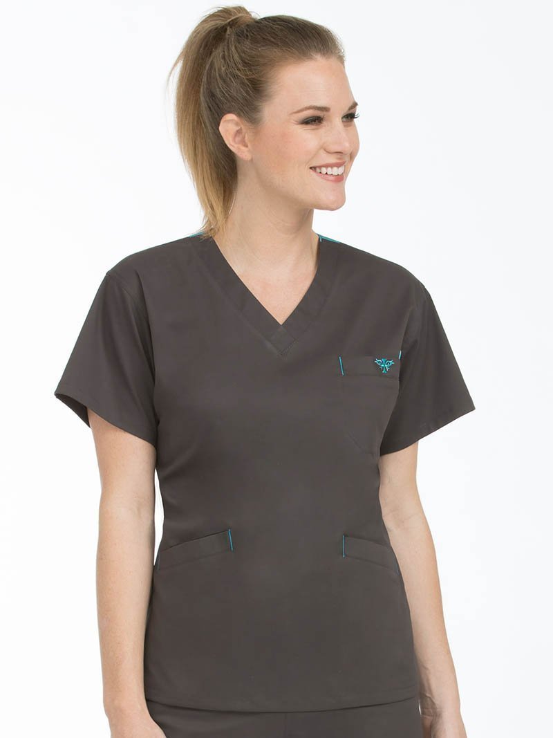 Med Couture 8403 V-NECK SIGNATURE 3 POCKET TOP